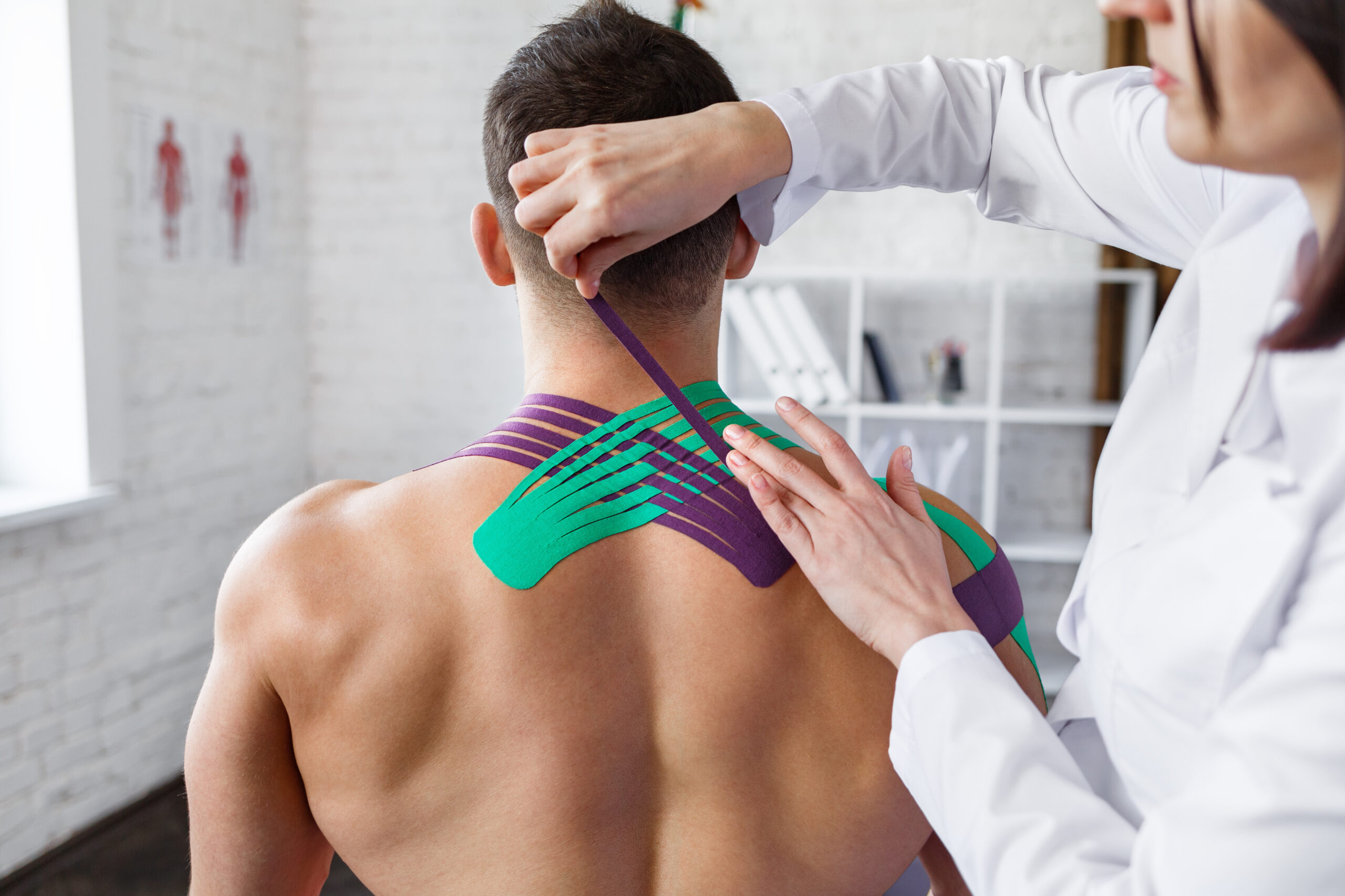 Behandlungssituation Physiotherapie, Kinesiology Taping Behandlungssituation Physiotherapie, Kinesiology Taping